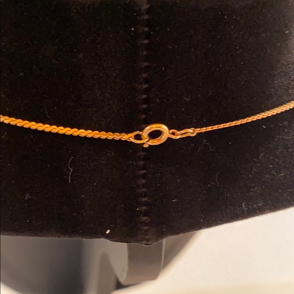 Gold-toned and red stones necklace - Picture 3 of 5